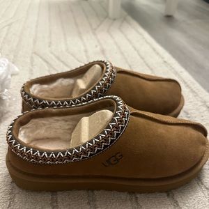 UGG Tasman Slippers. W Size 10.